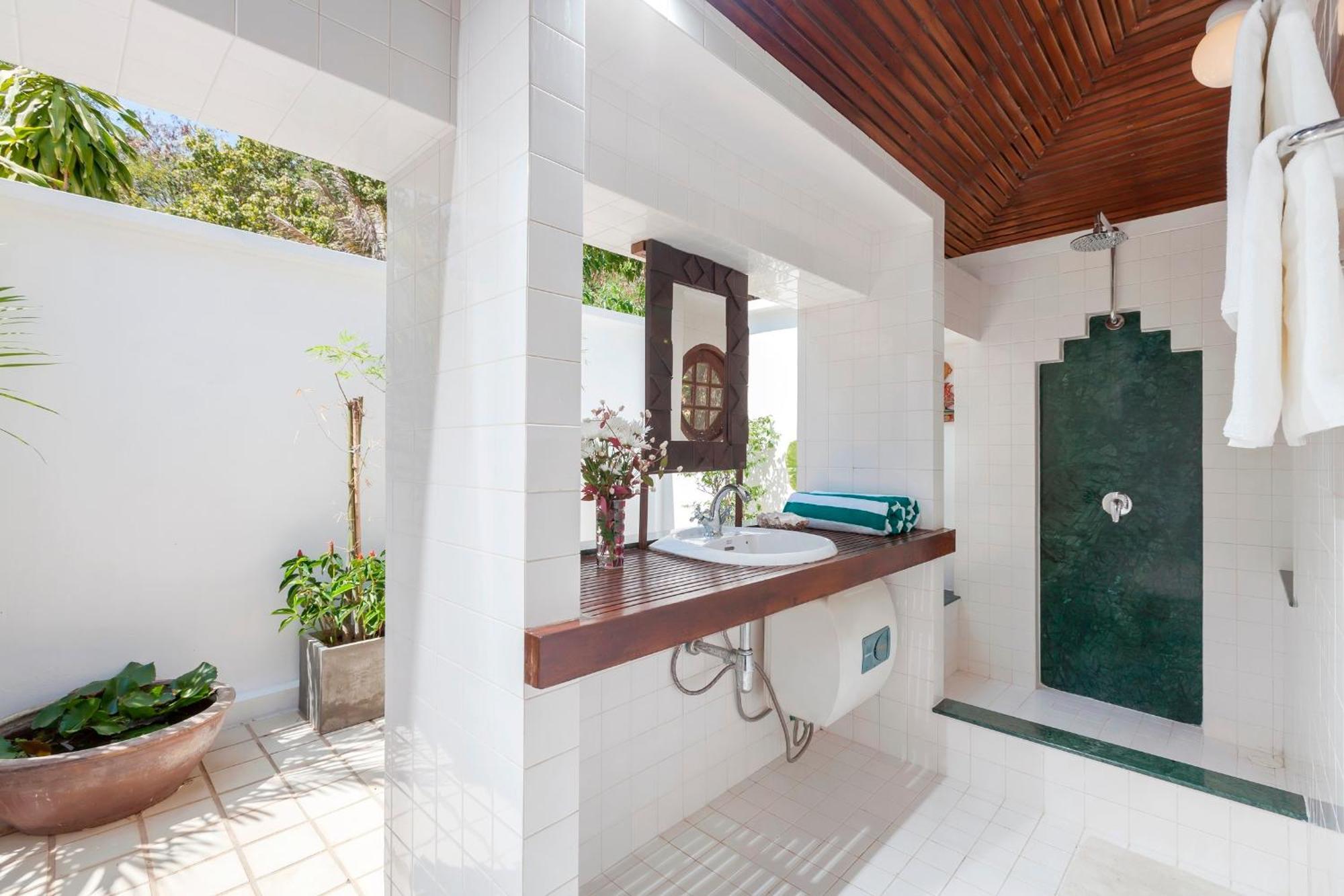 Baan Khunying - Secluded Phuket Beachfront Villa Rawai Екстер'єр фото