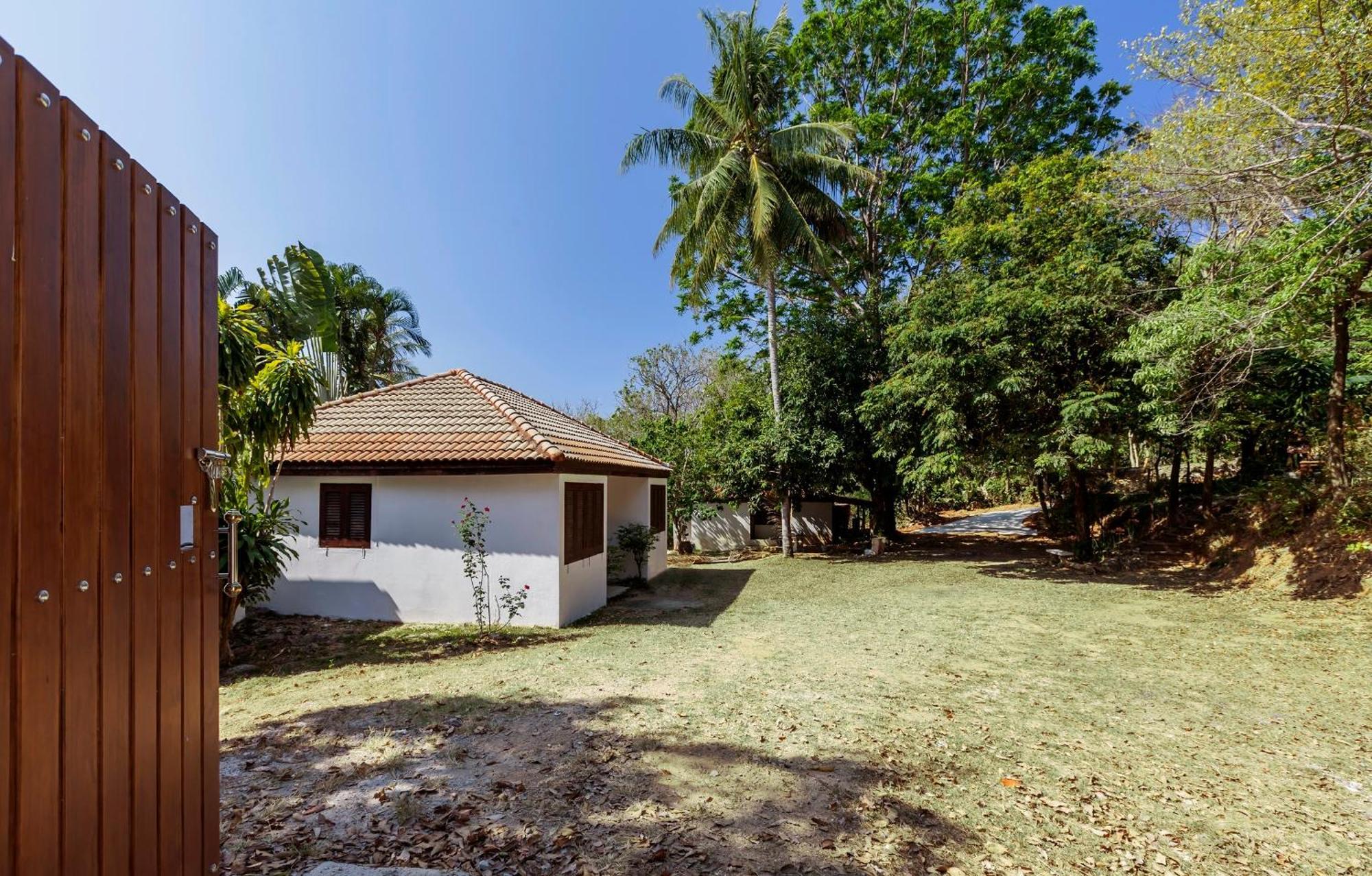Baan Khunying - Secluded Phuket Beachfront Villa Rawai Екстер'єр фото