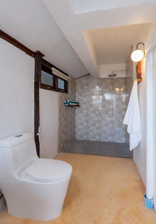 Baan Khunying - Secluded Phuket Beachfront Villa Rawai Номер фото