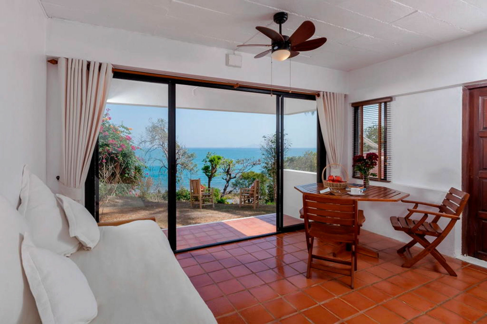Baan Khunying - Secluded Phuket Beachfront Villa Rawai Екстер'єр фото